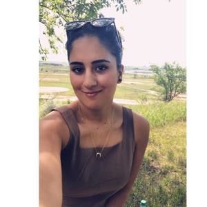 Meet your Posher, Roya